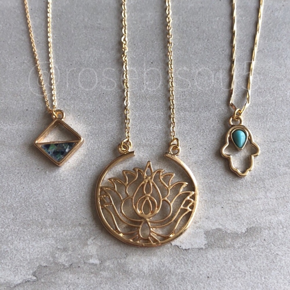 E+L♥️Delicate Gold Hamsa Pendant Layering Necklace - Picture 3 of 7